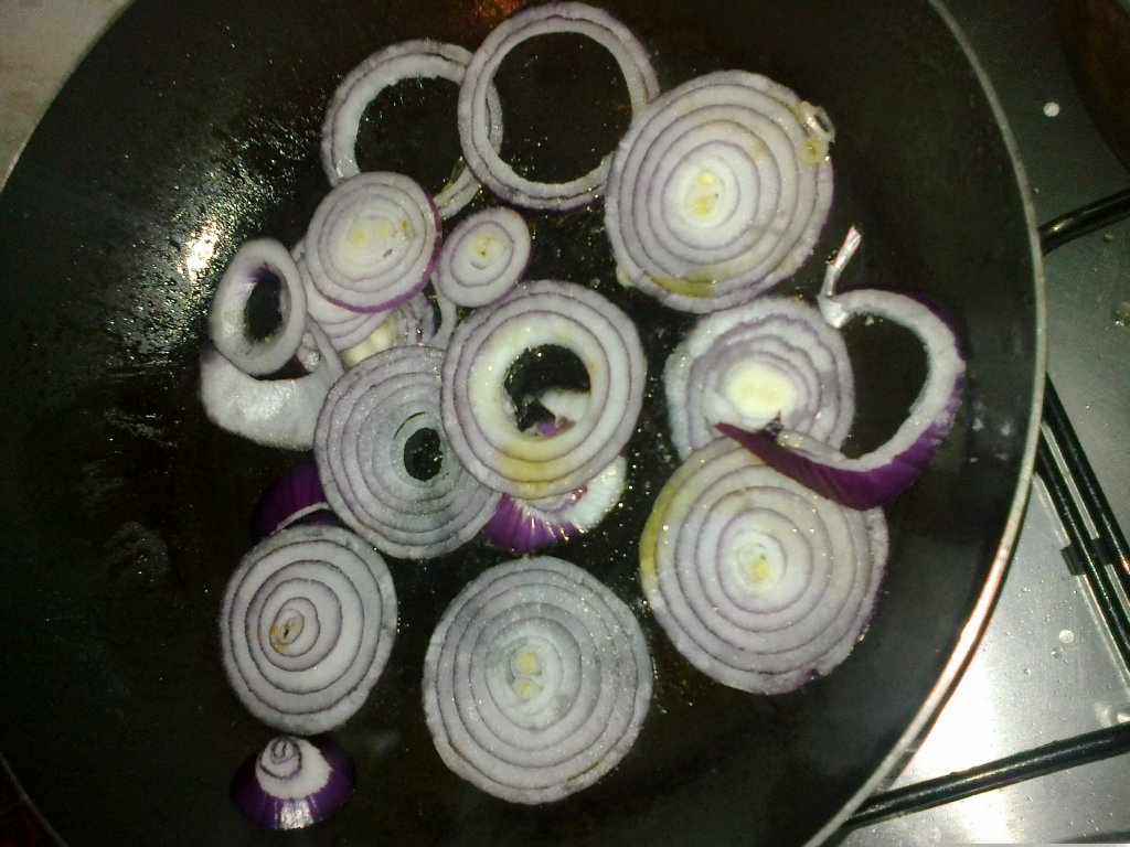 Cartofi cu ceapa la cuptor