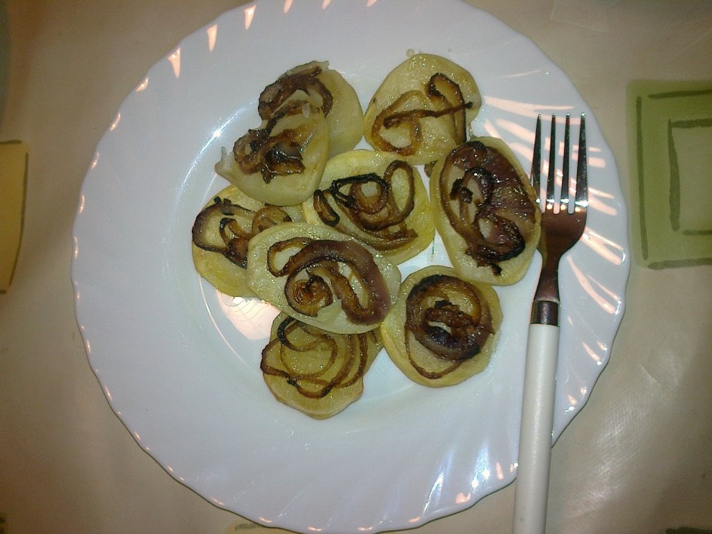 Cartofi cu ceapa la cuptor