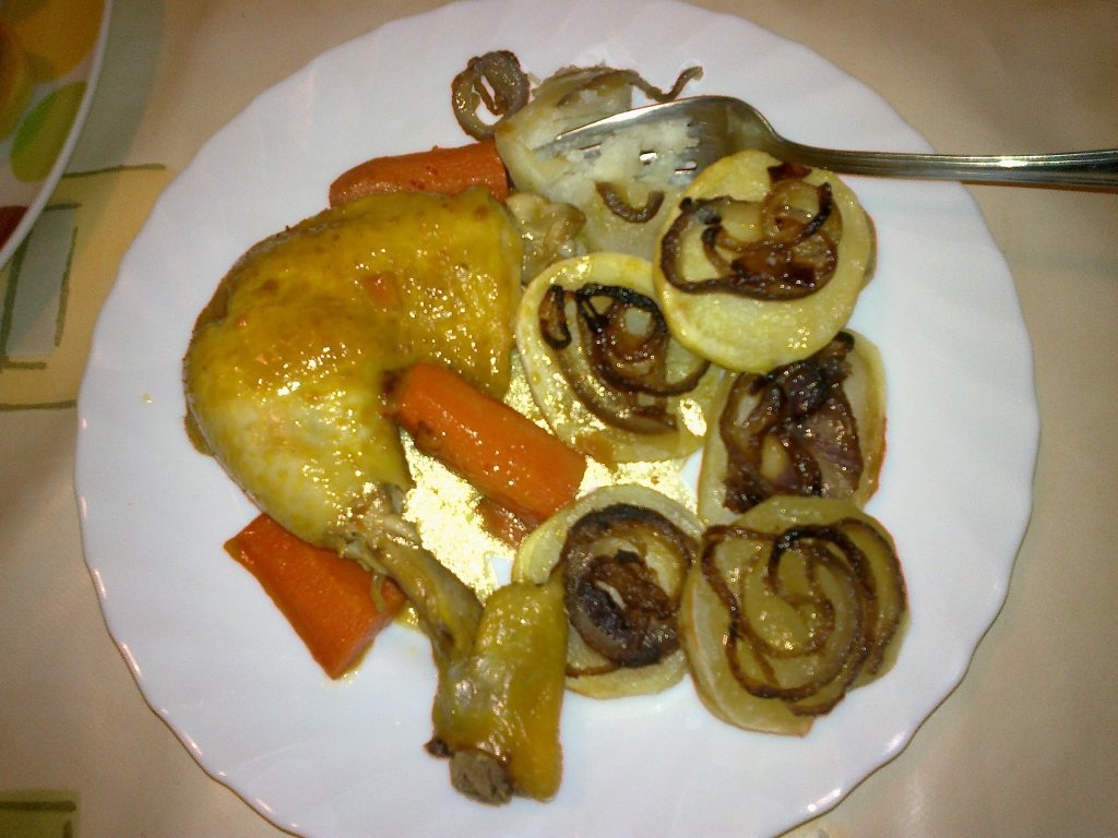 Cartofi cu ceapa la cuptor