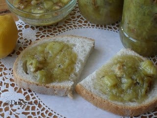 Dulceata de rabarbura cu nuci si menta