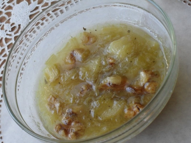 Dulceata de rabarbura cu nuci si menta