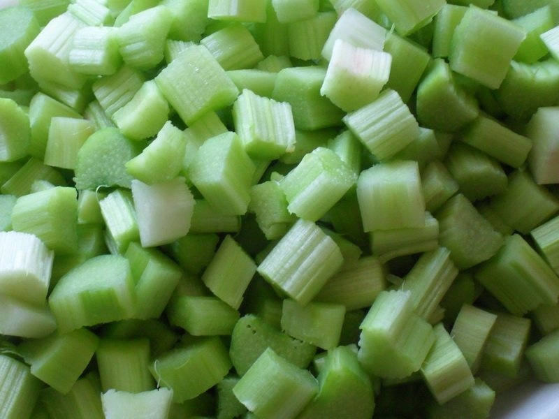 Dulceata de rabarbura cu nuci si menta