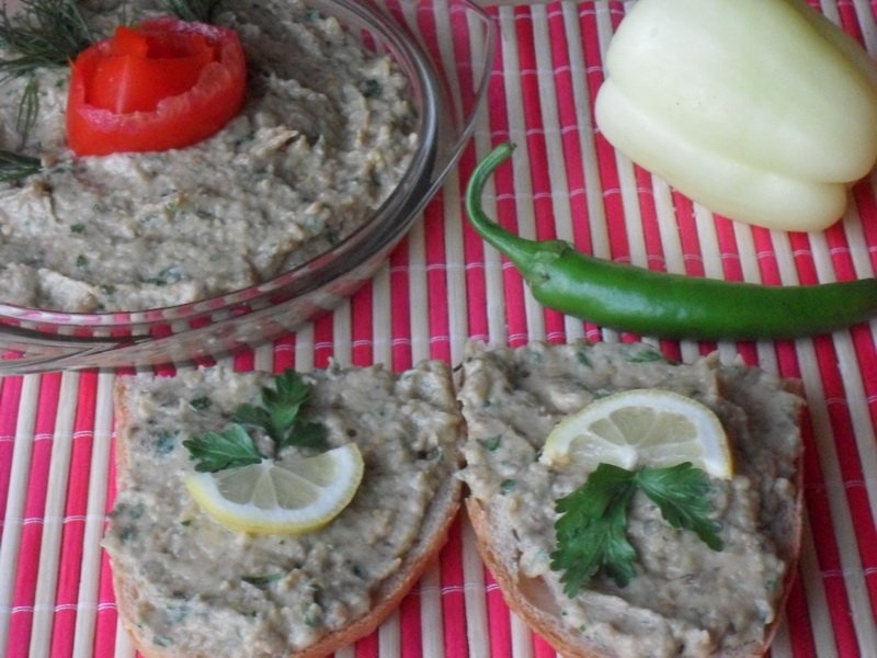 Salata de vinete cu iaurt si patrunjel verde