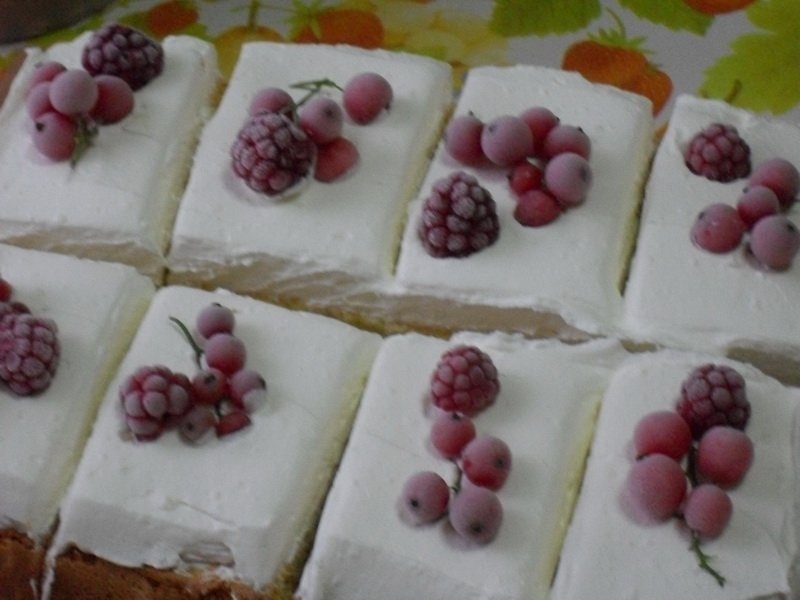 Felii cu frisca si fructe