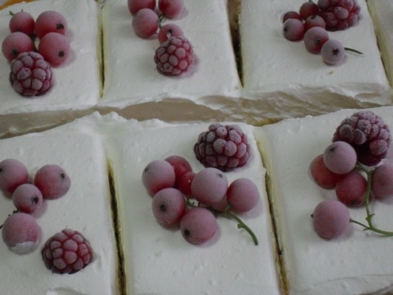 Felii cu frisca si fructe