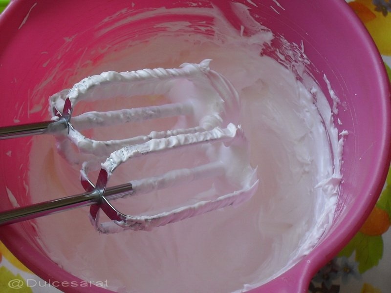 Felii cu frisca si fructe