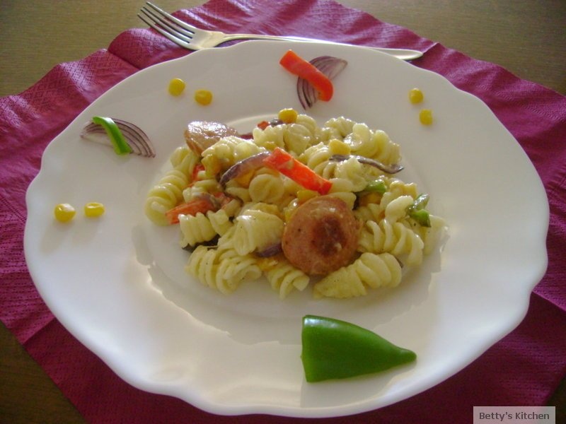 Salată de paste cu legume