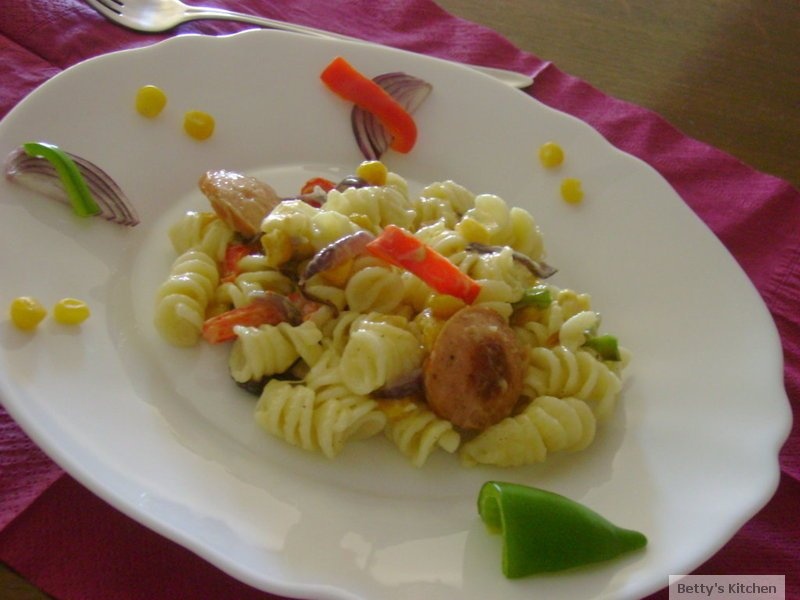 Salată de paste cu legume