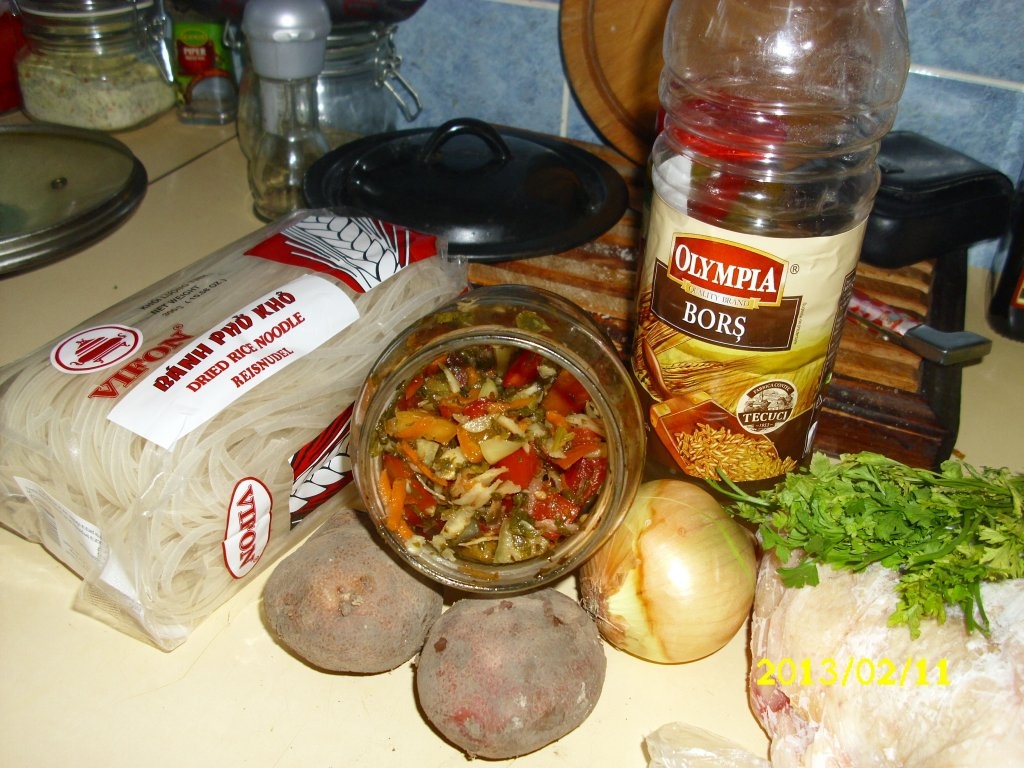 Bors  de iarna cu carne de pui