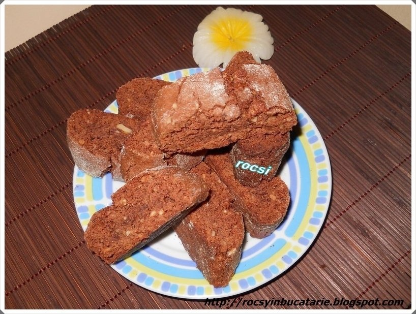 Biscotti cu nuci si ciocolata