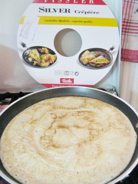 Galette cu piept de pui si ciuperci scaldate in sos de capere cu smantana si iaurt