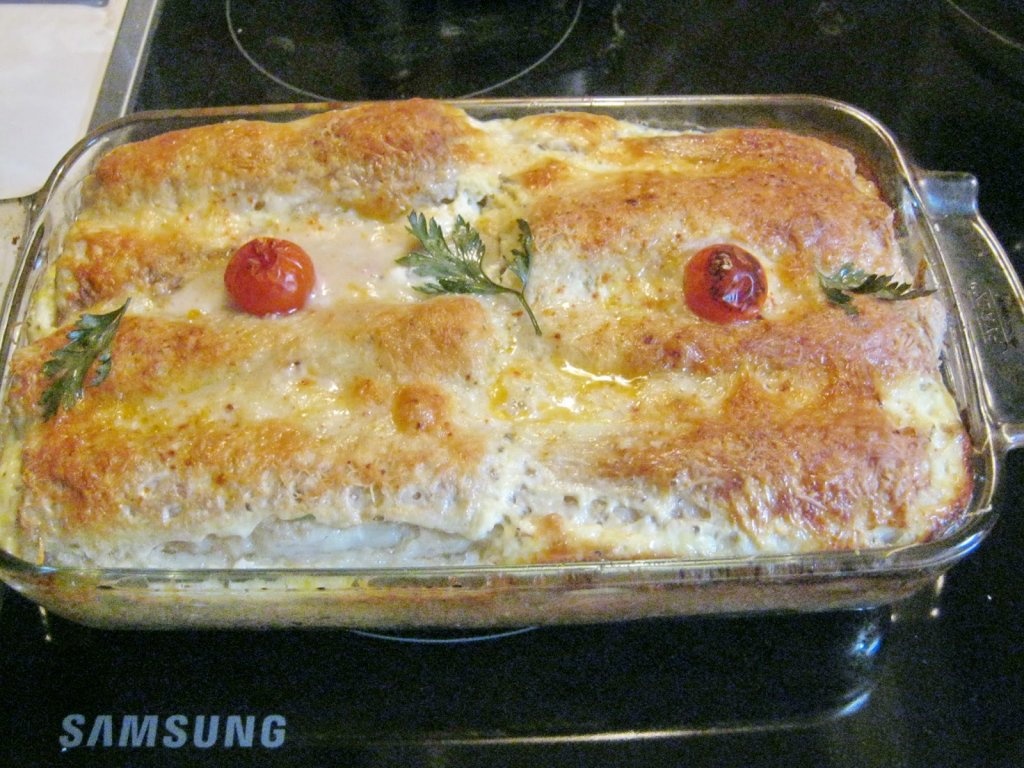 Galette cu piept de pui si ciuperci scaldate in sos de capere cu smantana si iaurt