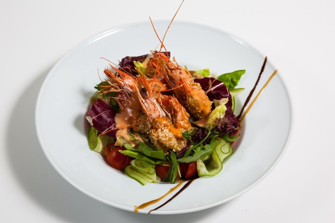 Salata de Creveti in Crusta de Susan cu sos Cogniac