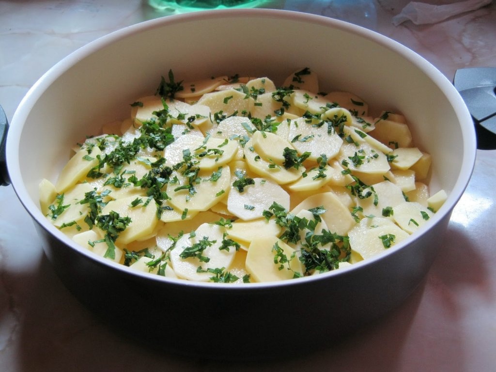 Ficatei cu sos rece si cartofi noi