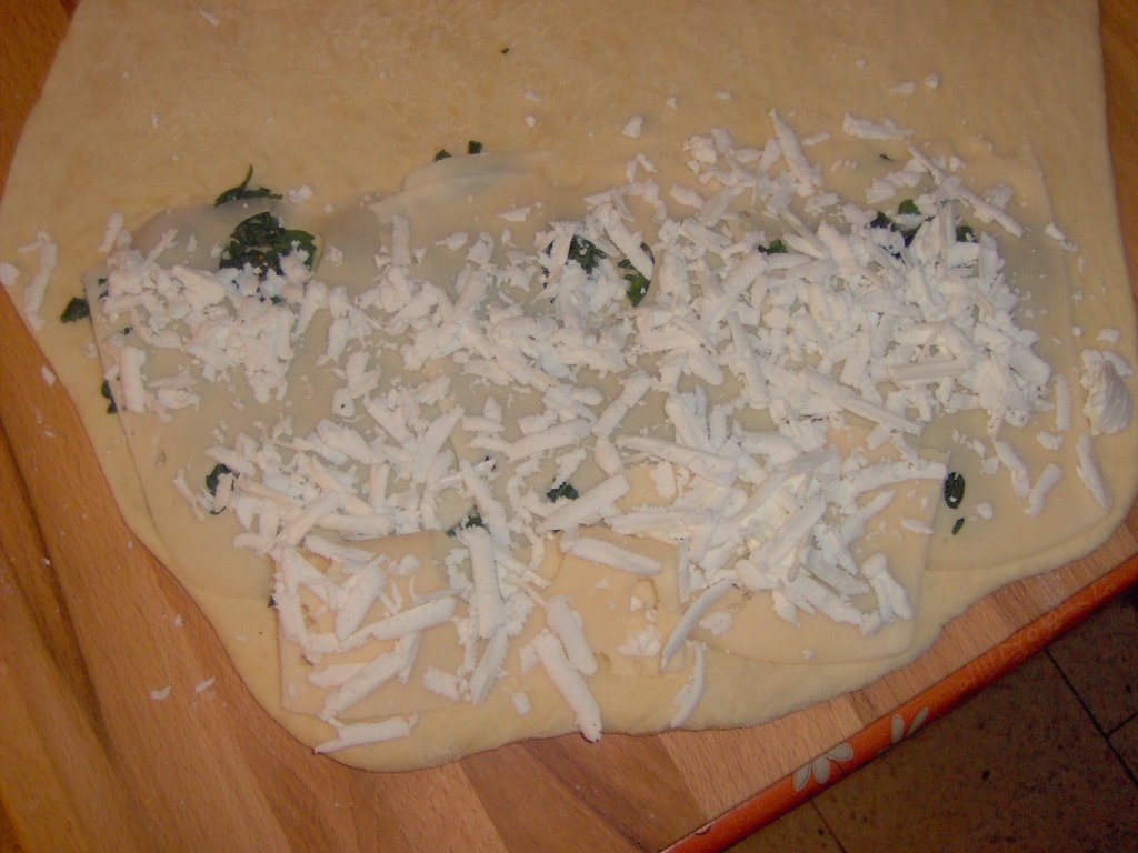 Caltone cu branza si spanac