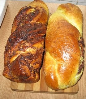 Cozonac cu nuci, migdale si stafide