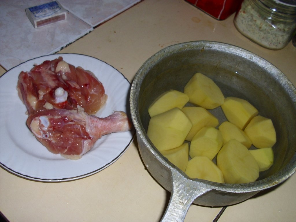 Carne de pasare cu garnitura de cartofi si fasole verde