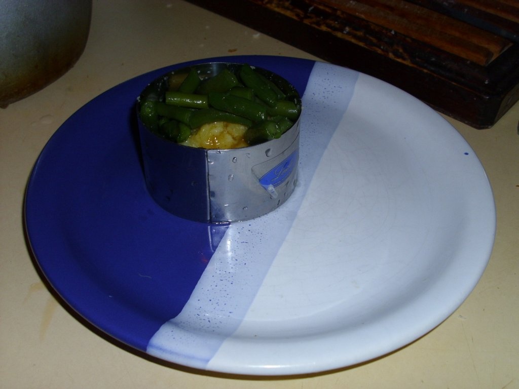 Carne de pasare cu garnitura de cartofi si fasole verde