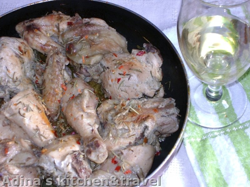 Pui rumenit - marinat cu rozmarin