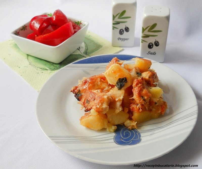 Cartofi cu piept de pui la cuptor