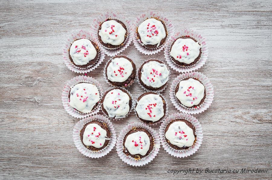 Cupcake cu cicoare si goji