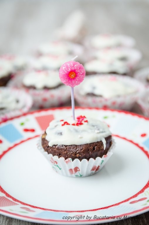 Cupcake cu cicoare si goji