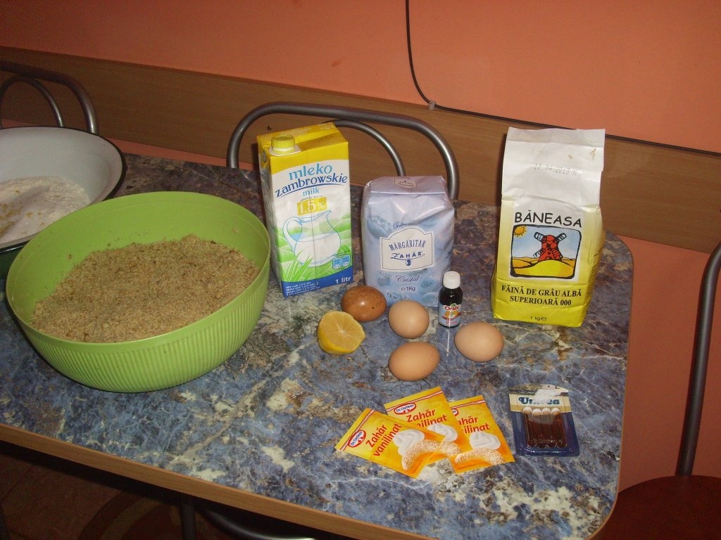 Cozonac cu nuca sau stafide