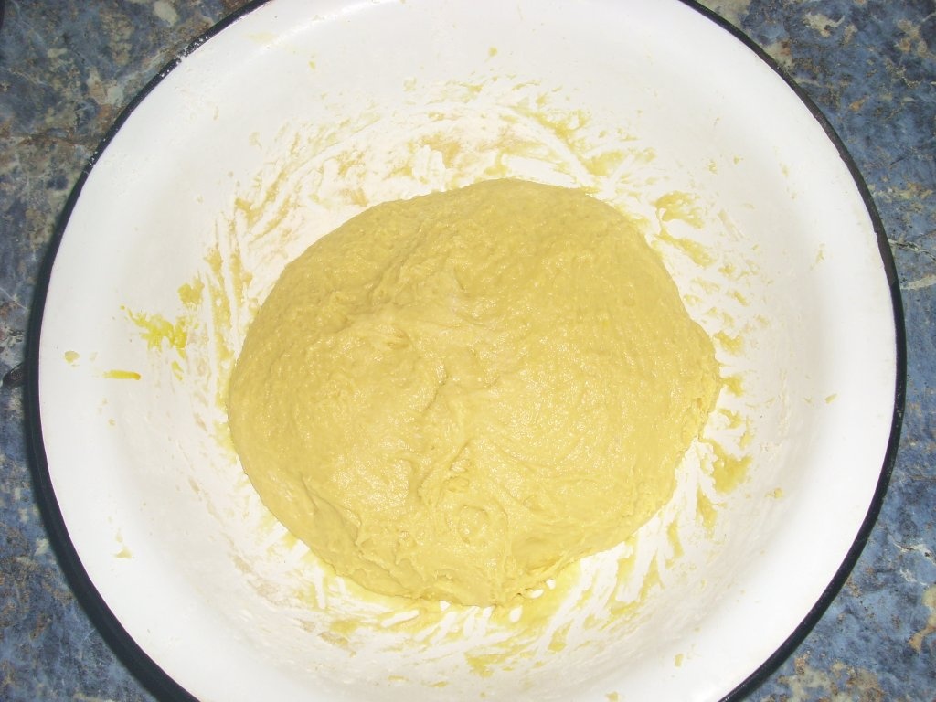 Cozonac cu nuca sau stafide