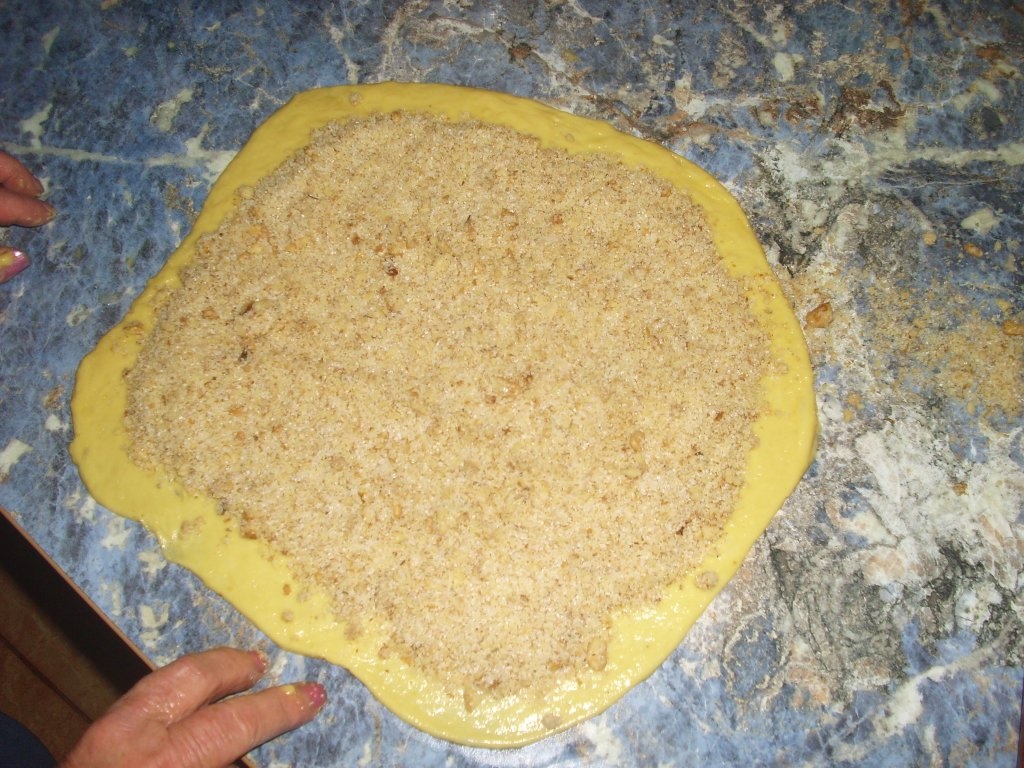 Cozonac cu nuca sau stafide