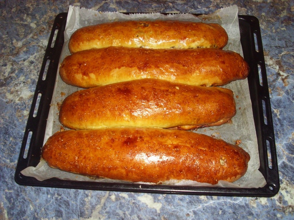 Cozonac cu nuca sau stafide