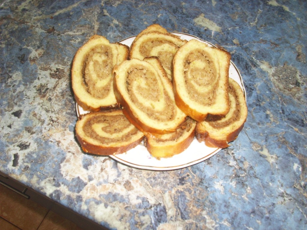 Cozonac cu nuca sau stafide