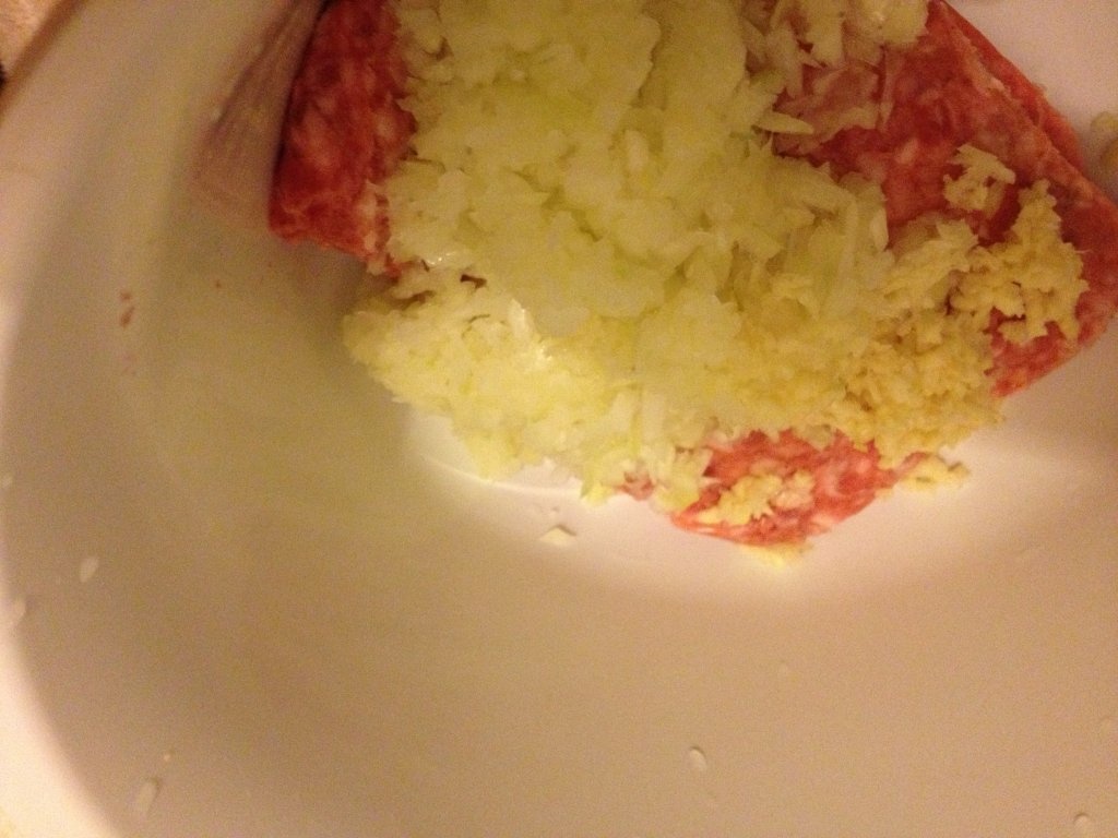 Pateuri cu carne (Cebureki s measom)