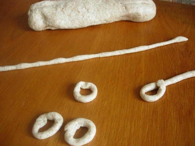 Covrigiei din faina integrala si chimen