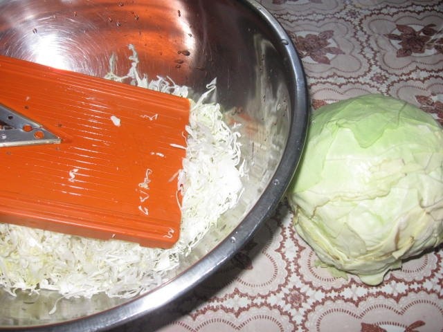 Plăcinţele prăjite umplute cu varză