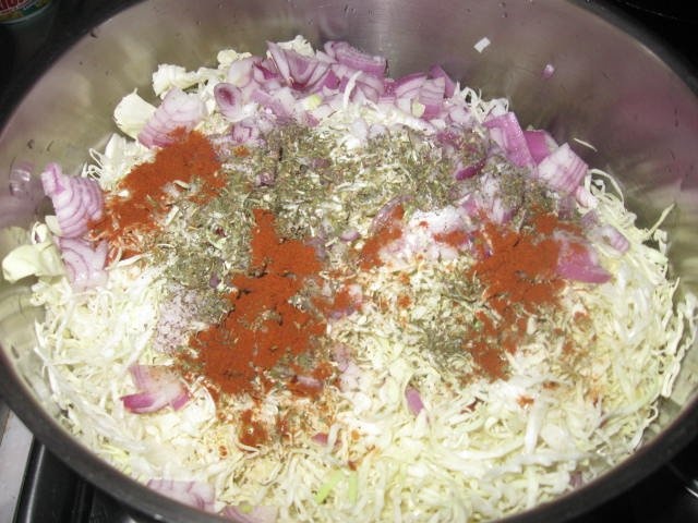 Plăcinţele prăjite umplute cu varză