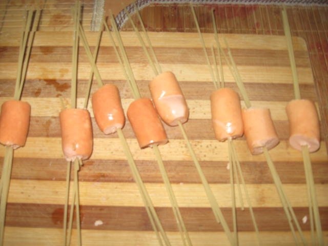 Crenvuşti " dantelaţi " din piept de pui  cu spaghete