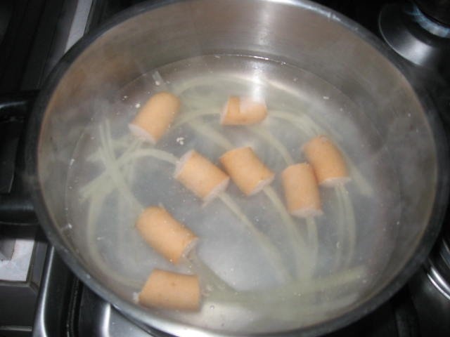 Crenvuşti " dantelaţi " din piept de pui  cu spaghete