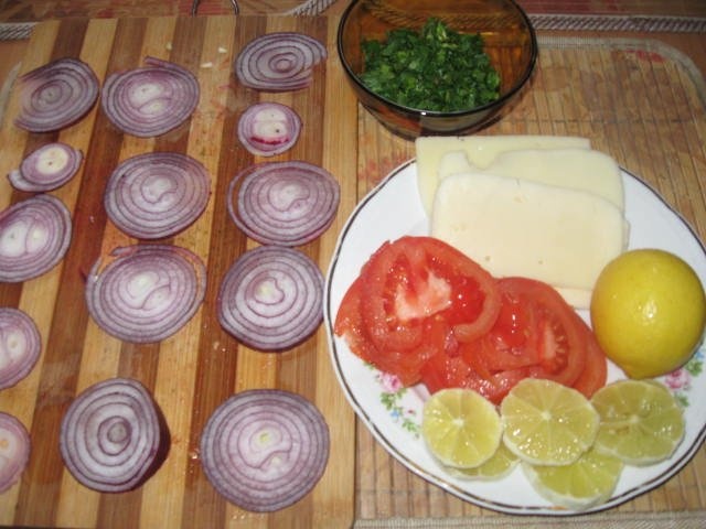 File de Păstrăv la cuptor cu legume şi caşcaval