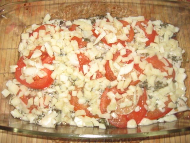 File de Păstrăv la cuptor cu legume şi caşcaval