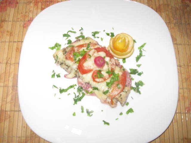 File de Păstrăv la cuptor cu legume şi caşcaval