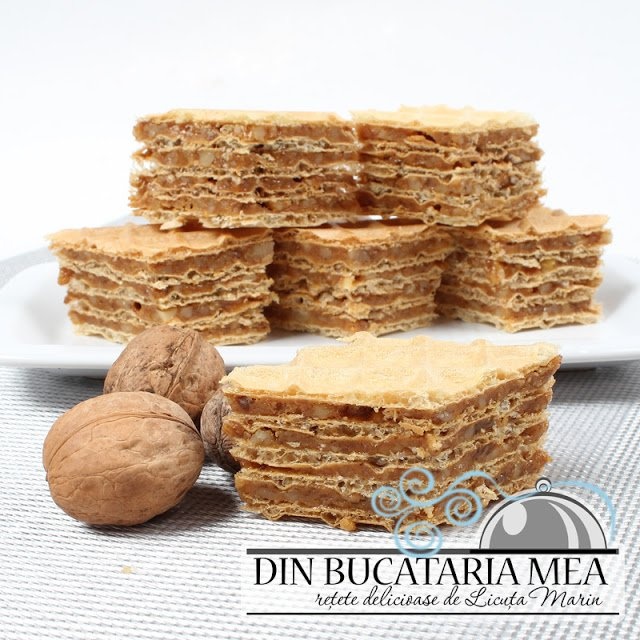 Prajitura cu foi de napolitana si nuca