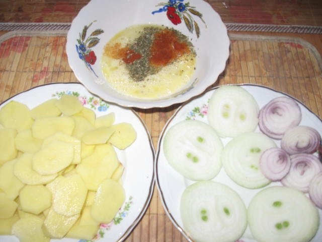 File de pastrav pane cu cartofi si rondele de ceapa pane