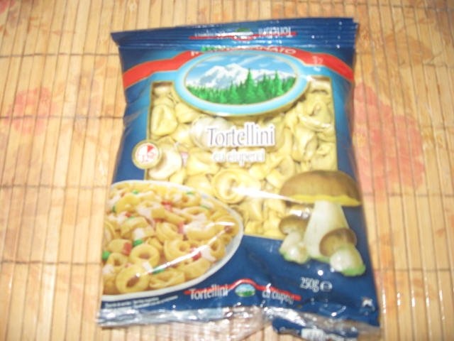 Tortellini umplute cu ciuperci la cuptor cu sos alb