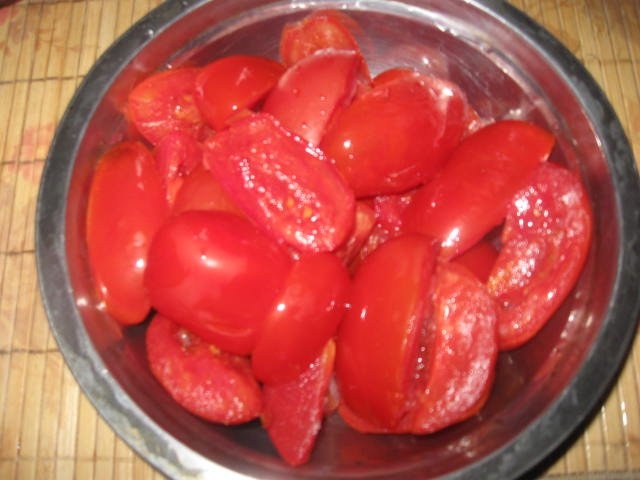 Pui cu roşii şi  mămăliguţă