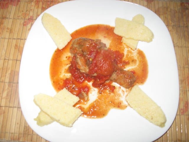 Pui cu roşii şi  mămăliguţă