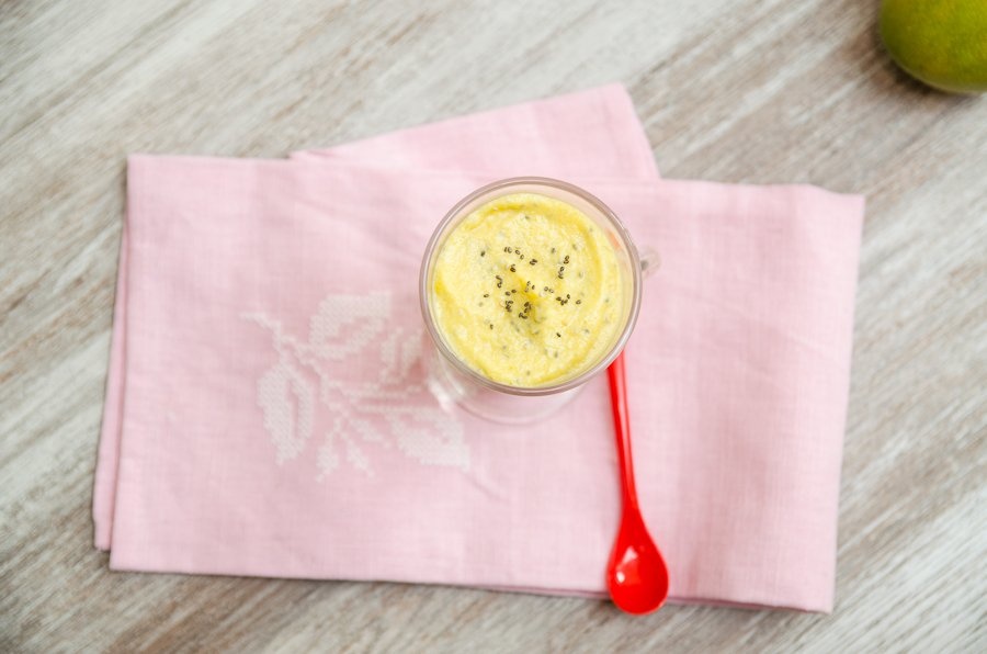 Smoothie de mango cu lapte de cocos si seminte chia