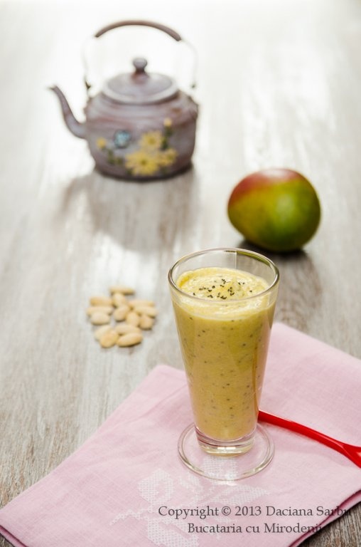 Smoothie de mango cu lapte de cocos si seminte chia