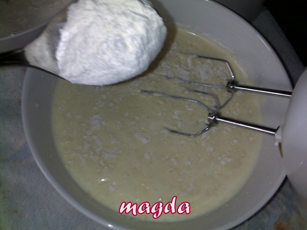 Prajitura cu biscuiti si crema  fina de lapte