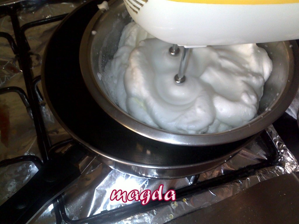 Prajitura cu biscuiti si crema  fina de lapte