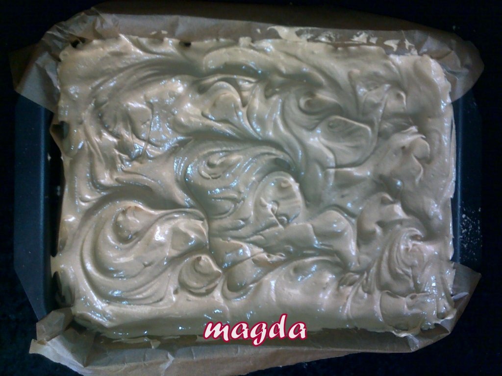 Prajitura cu biscuiti si crema  fina de lapte